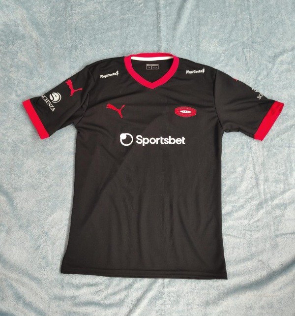 CAMISETA INDEPENDIENTE NEGRA