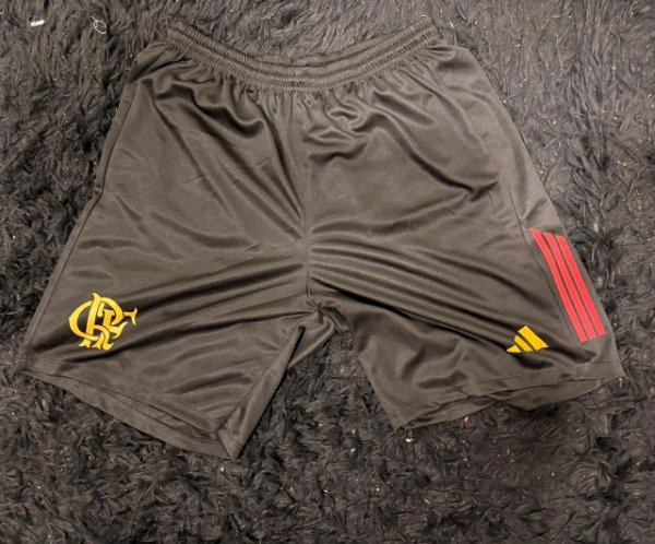 SHORT FLAMENGO NEGRO ESCUDO DORADO