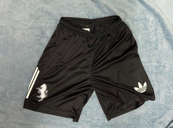SHORT JUVENTUS ESCUDO ALTERNATIVO
