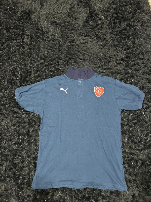 CHOMBA INDEPENDIENTE AZUL OSCURO