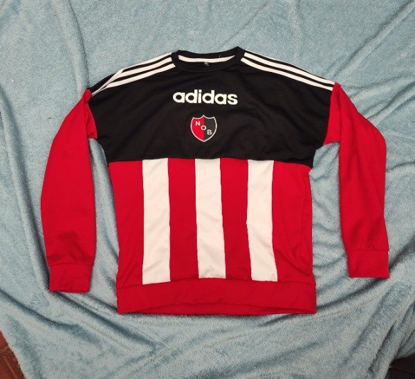 BUZO RETRO NEWELLS