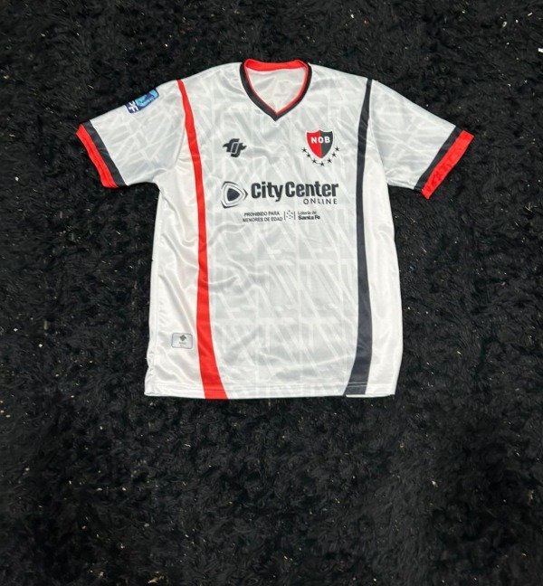 CAMISETA NEWELLS SUPLENTE ESCUDO BORDADO