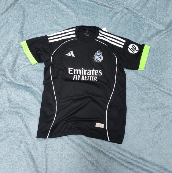 CAMISETA REAL MADRID NEGRA MASTANTUNO