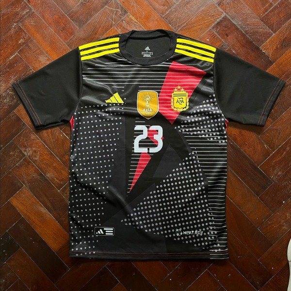 CAMISETA DIBU MARTINEZ NEGRA