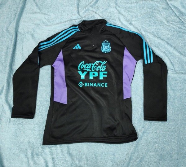 BUZO MEDIO CIERRE ARGENTINA NEGRO-VIOLETA